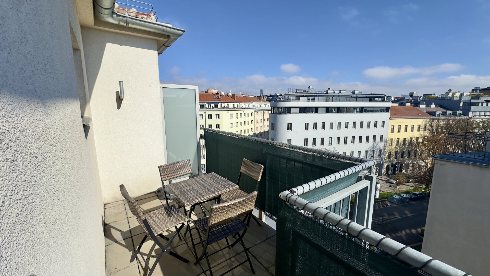 Charmante DG-Wohnung mit Terrasse nahe Augarten